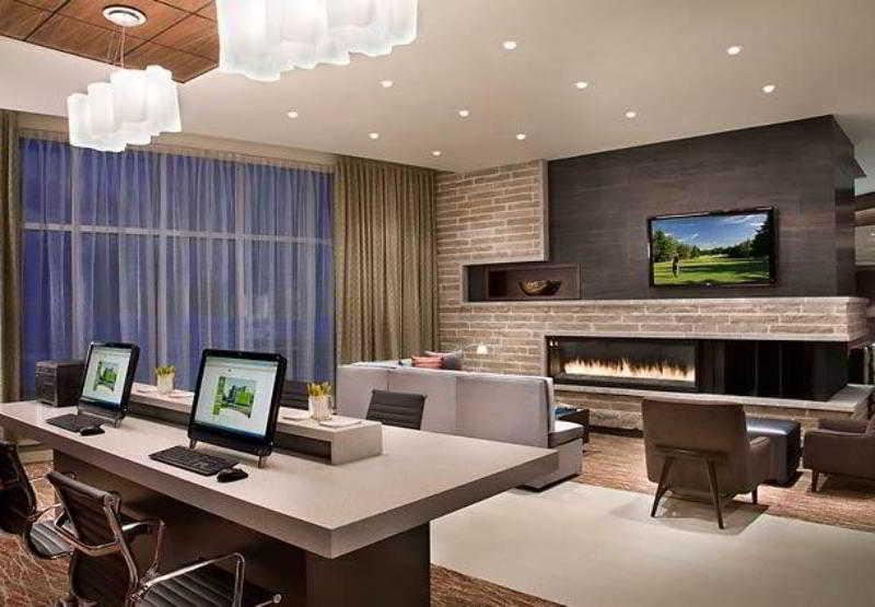 Готель Courtyard By Marriott Calgary Airport Екстер'єр фото