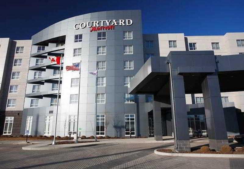 Готель Courtyard By Marriott Calgary Airport Екстер'єр фото